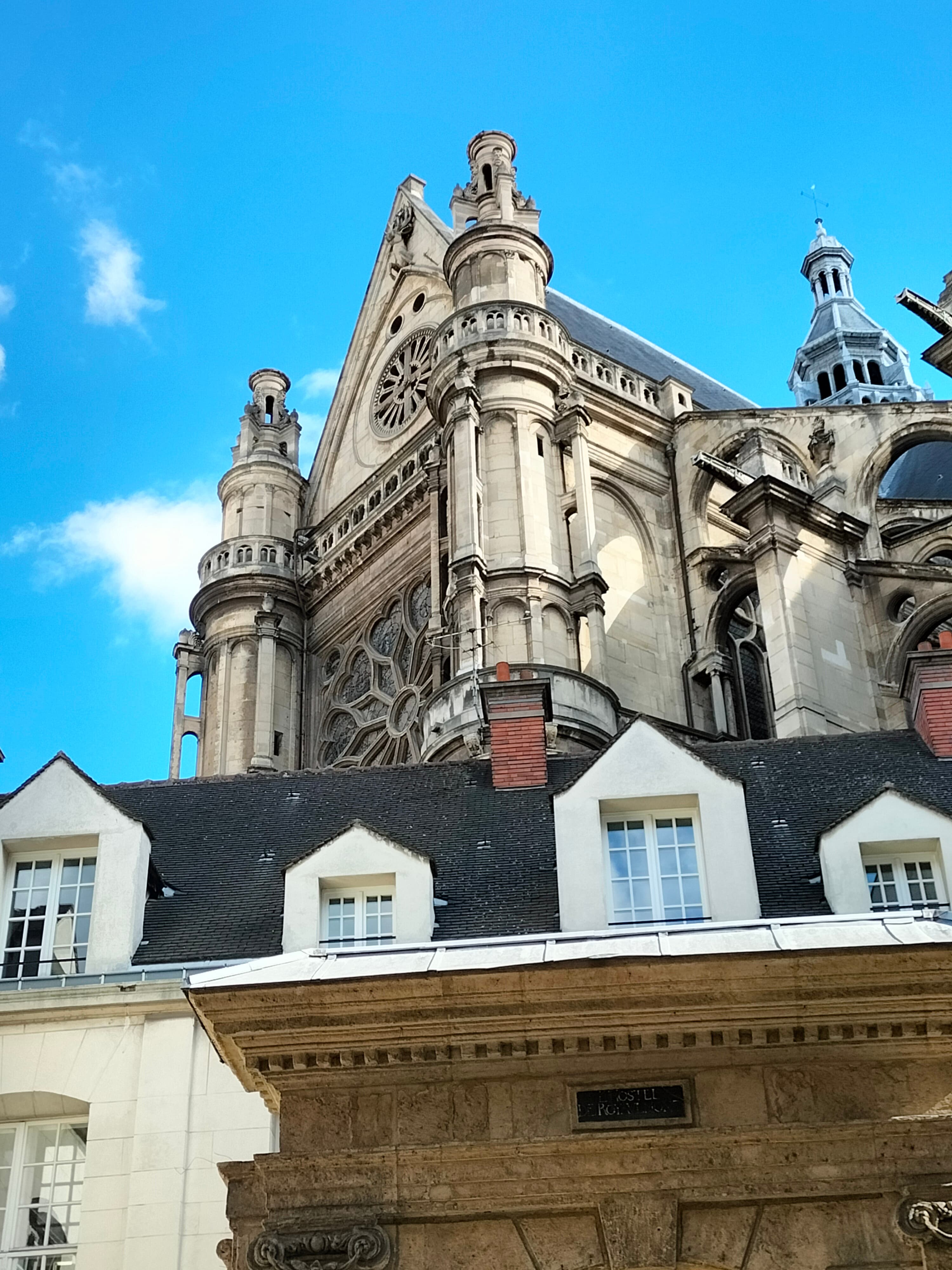 Reprise par Laurence Benoist